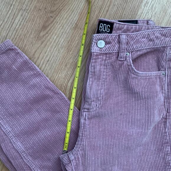 BDG Mom High Rise Pink Corduroy Tapered Leg Pants Size 25 NWOT - Picture 11 of 13